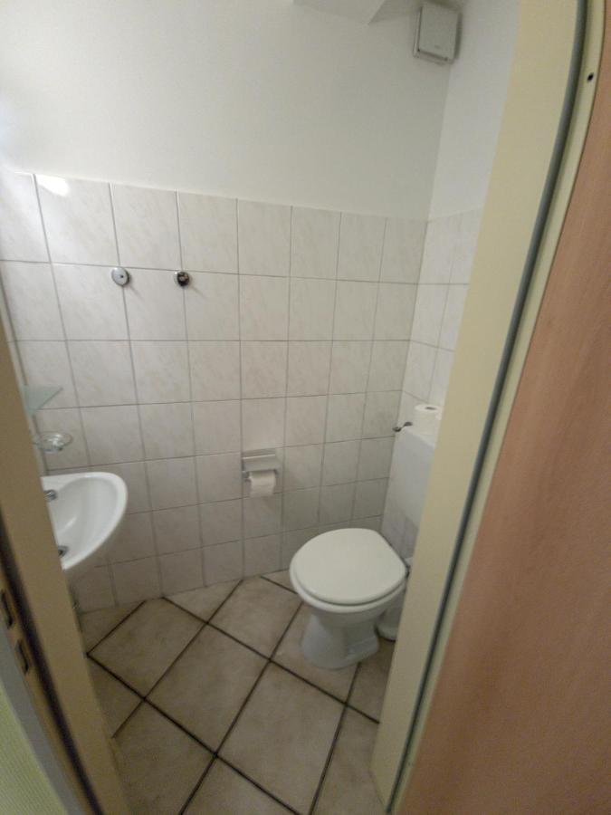 Pension Und Ferienwohnungen Bachmann Wolfersheim Luaran gambar